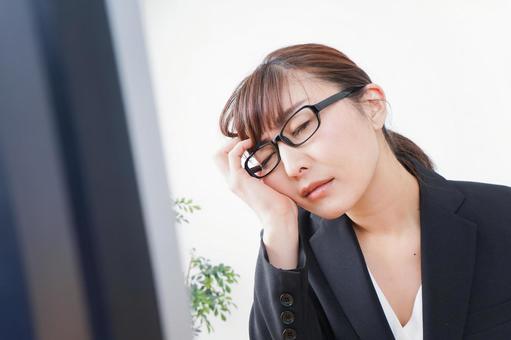 ライフスタイル 女性,繁忙期,病気の写真素材