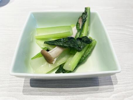 小鉢に盛られた美味しそうな青菜炒め 青菜,小松菜,炒め物の写真素材