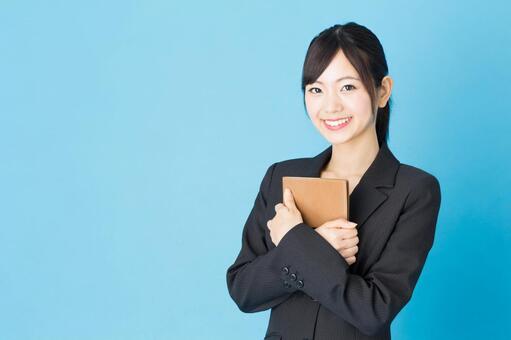 ビジネスウーマン　OL　ブルーバック 女性,ビジネスウーマン,ビジネスの写真素材