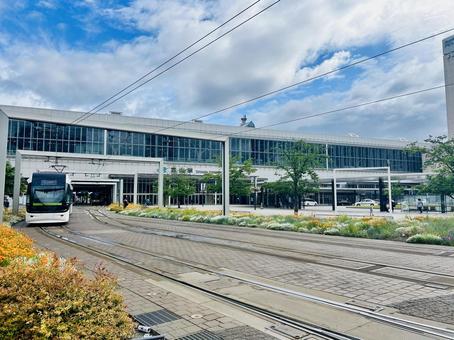 Tram leaving Toyama Station, JPG Tram leaving Toyama Station, JPG