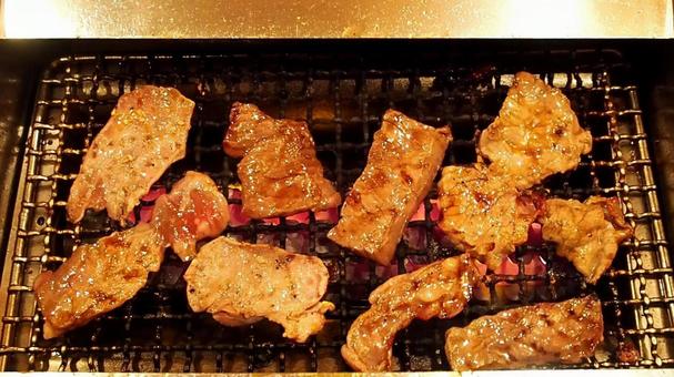 焼き肉・焼くの写真