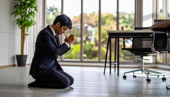 土下座するビジネスマン 土下座するビジネスマンの写真