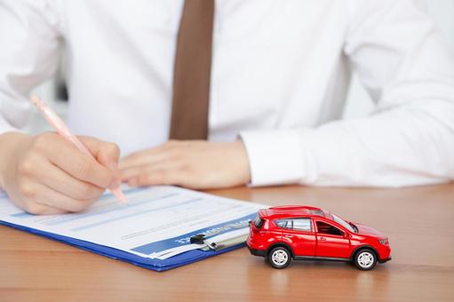 赤い車と書類 保険業,事務職,接客業の写真素材