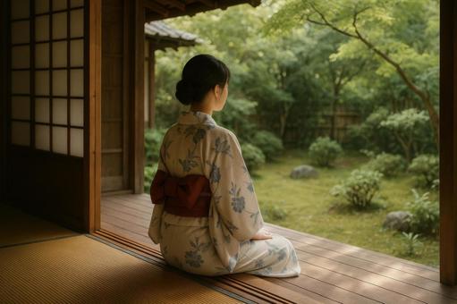 縁側で涼む女性 縁側で涼む女性の写真