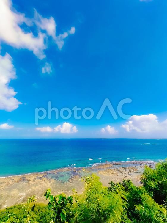 青空と海の沖縄 海,ビーチ,自然の写真素材