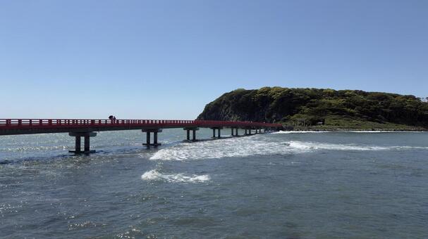 雄島遊覧船から岸壁と架け橋と海 雄島,橋,東尋坊の写真素材