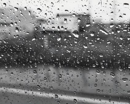 雨の日　モノクロ 雨,窓,台風の写真素材