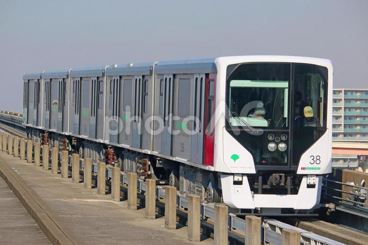 日暮里・舎人ライナーを走行する車両 日暮里・舎人ライナー,330形,東京都交通局の写真素材