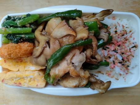 Pork, green peppers, maitake mushrooms, noodle soup and garlic stir-fry bento, JPG Pork, green peppers, maitake mushrooms, noodle soup and garlic stir-fry bento, JPG
