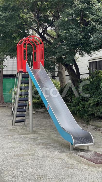 滑り台 子供,遊具,遊ぶの写真素材