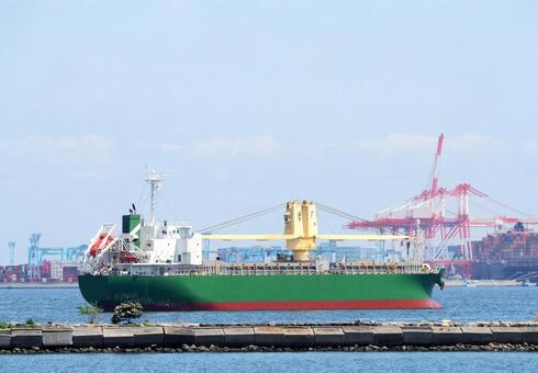 港の大型貨物船と世界貿易・物流のイメージ 港,船,コンテナ船の写真素材