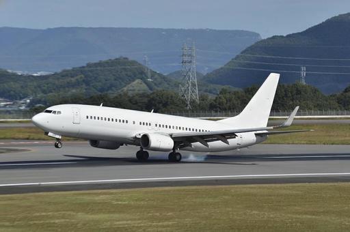 飛行機　ボーイング737 旅客機,航空機,エンジンの写真素材