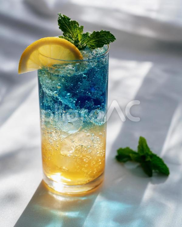 夏のひとときにぴったりの清涼ドリンク ドリンク,ノンアルコール,飲み物の写真素材