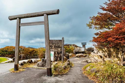 三重　御在所岳　御嶽神社の社殿と頂上 御在所岳,山,御在所山の写真素材