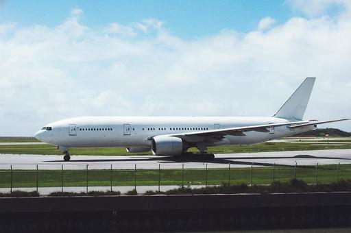 飛行機　ボーイング777 旅客機,航空機,フライトの写真素材