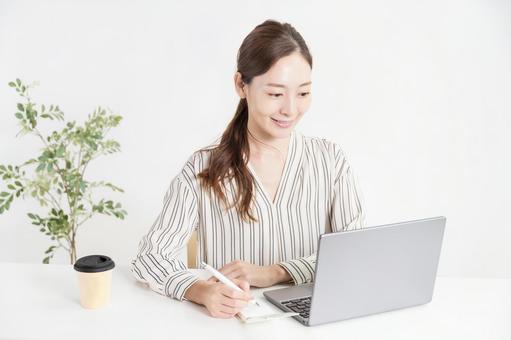 Woman during web conference, бизнес, женщина, офис, JPG