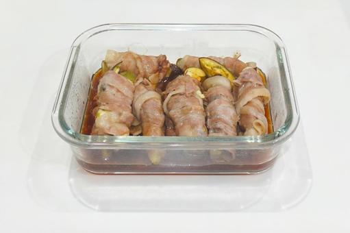 なすの肉巻き なすの肉巻き なすの肉巻き,豚バラ,なすの写真素材