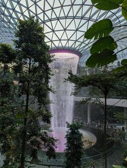 レイン・ボルテックス レイン・ボルテックス,人口滝,チャンギの写真素材