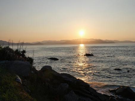 鳴門の夜明け 鳴門の夜明け 徳島県,鳴門,大毛島の写真素材