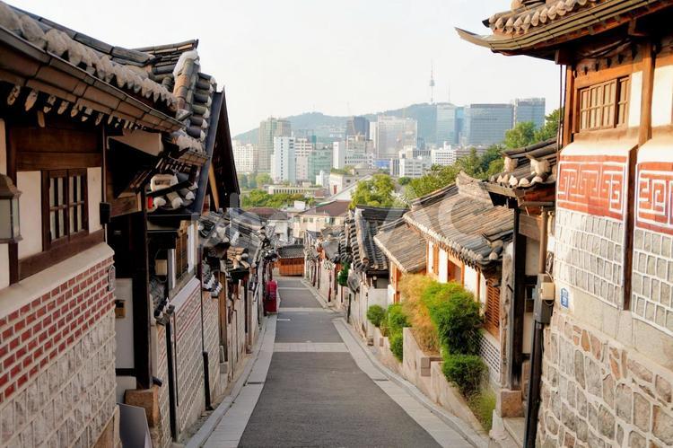 韓国ソウルの伝統的家屋が並ぶ北村韓屋村 ソウル,韓屋,ハノクの写真素材