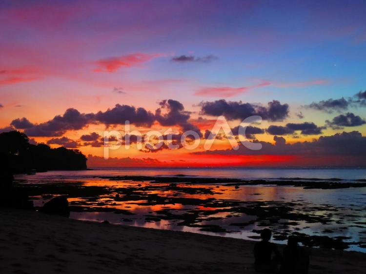 夕暮れの海辺 夕暮れの海,海,海辺の写真素材