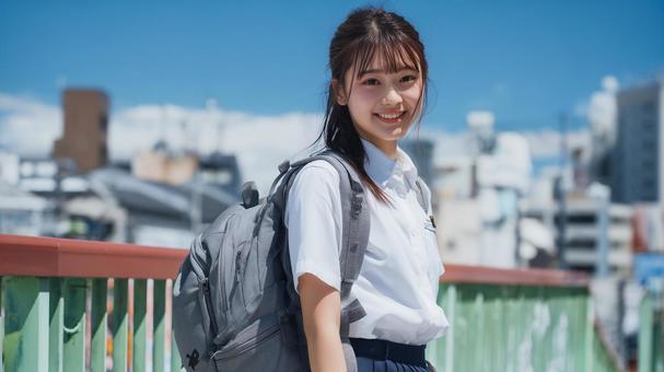 笑顔の女子高生の写真