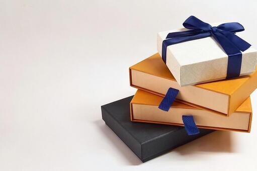 【プレゼント】ギフトボックス｜リボンがけ ギフト,ギフトボックス,プレゼントの写真素材