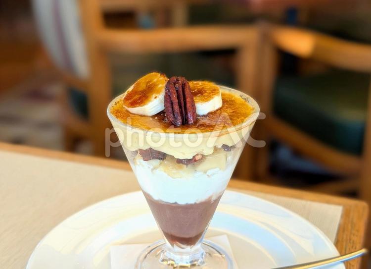 ファミリーレストランのブリュレパフェ パフェ,スイーツ,キャラメリゼの写真素材