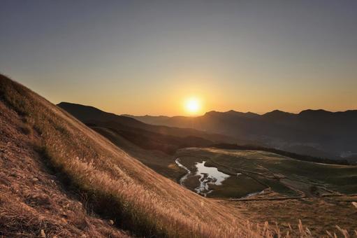 曽爾高原　夕景　 曽爾高原,すすき,黄金色の絨毯の写真素材