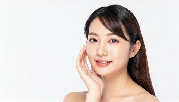 頬に手を当てる透明感のある女性 頬に手を当てる透明感のある女性の写真