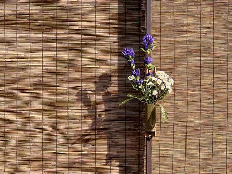 簾と竹の花入れ 簾と竹の花入れの写真