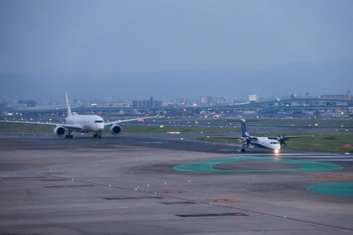 群青の空、翼の影 群青の空、翼の影の写真