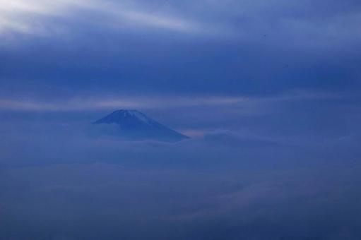 雲に浮かぶ富士山 雲に浮かぶ富士山の写真