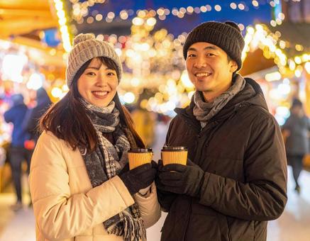 クリスマスマーケットのイルミネーション クリスマスマーケットのイルミネーションの写真