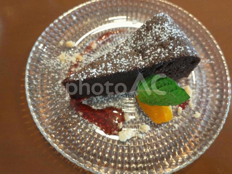 ガラスの器に美味しそうなガトーショコラ 背景,スイーツ,チョコレートケーキの写真素材