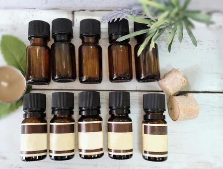 アロマ ラベル付き&無し 精油ボトル混合 アロマ,アロマオイル,ラベルの写真素材