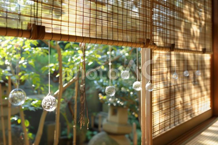 夏の風物詩・風鈴とすだれのある縁側 風鈴,すだれ,縁側の写真素材