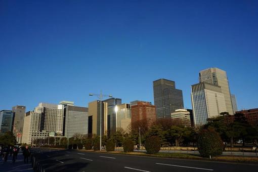 都会 ビル 道路 都会 ビル 道路の写真