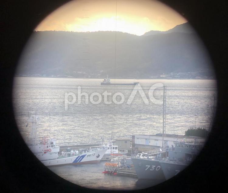 潜水艦潜望鏡から見る呉港の船舶 潜水艦,潜望鏡,呉の写真素材