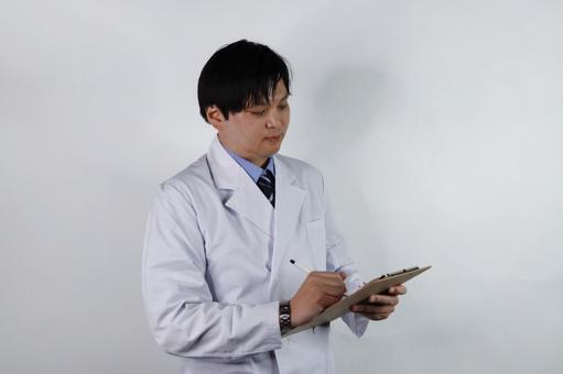 問診内容を記録する医師 医師,白衣,男性の写真素材