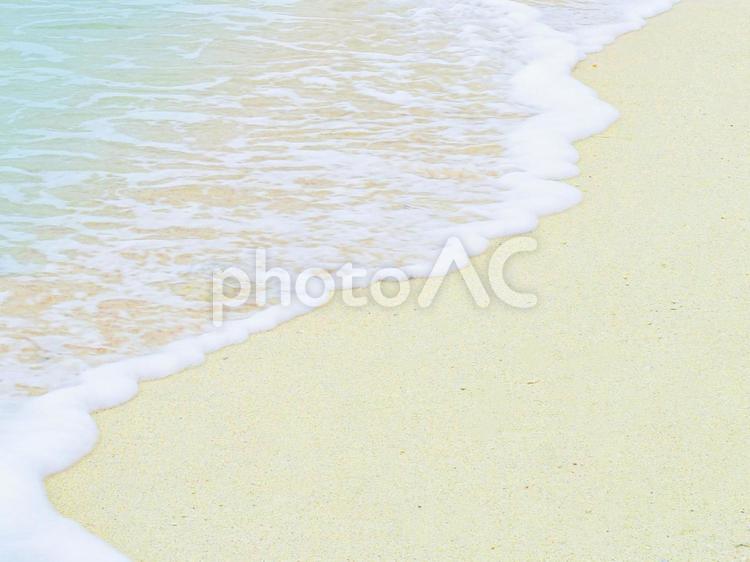 沖縄のきれいな海の波打ち際 波,南国,波打ち際の写真素材