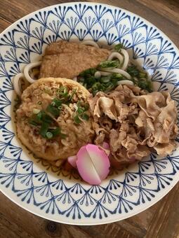 うどん うどん,きつねうどん,麺の写真素材