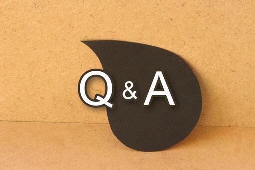 画用紙の黒色吹き出しとQ&Aの文字A q&a,問い合わせ,疑問の写真素材