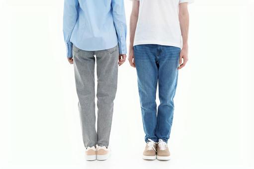 向かい合う2人の足元 向かい合う2人の足元 立つ,下半身,後ろ姿の写真素材