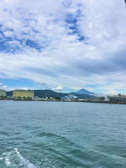 駿河湾と富士山 駿河湾と富士山 駿河湾,富士山,水上の写真素材