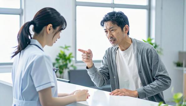 カスハライメージ:深く頭を下げる看護師 カスハライメージ:深く頭を下げる看護師の写真