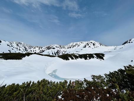 Spring at Mt. Tateyama and Mikurigaike Pond, JPG