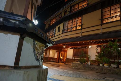 渋温泉の街並み 渋温泉の街並み 渋温泉,街並み,伝統的建造物の写真素材