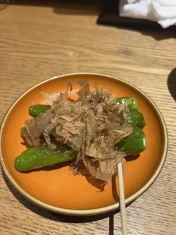 しし唐の香ばし串焼き しし唐の香ばし串焼きの写真