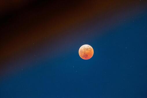 神秘的な皆既月食の夜 月,皆既月食,満月の写真素材